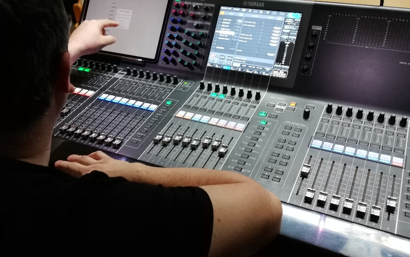 Neue Veranstaltungstechnik im Komplex – Digitales Mischpult Yamaha CL5