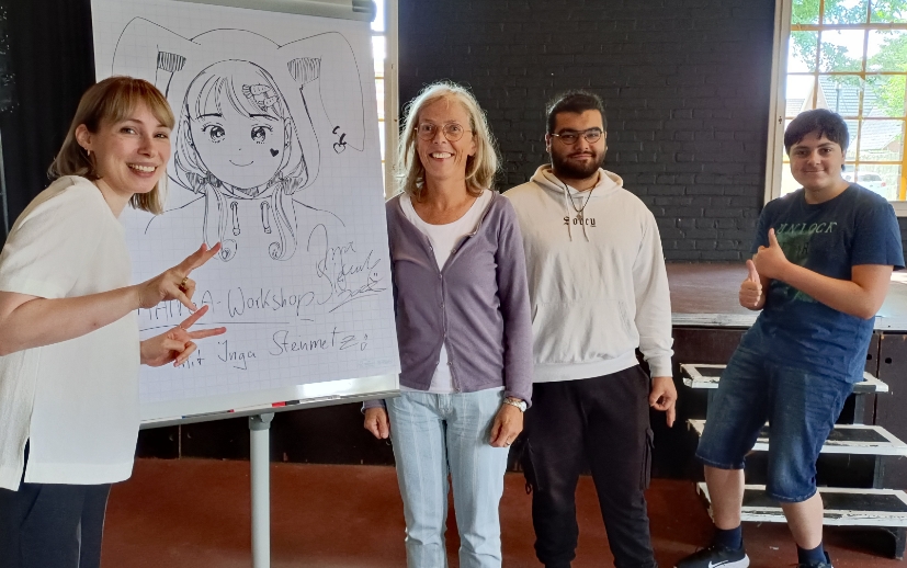 Jugendliche lernen von Expertin – Manga Zeichnerin aus Berlin gibt Tipps